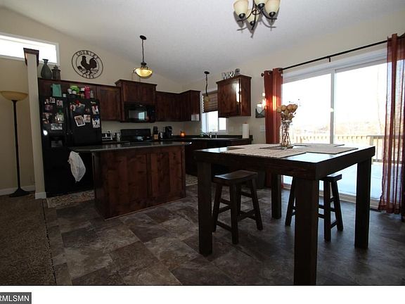 4th image of 38548 Tamworth Ave