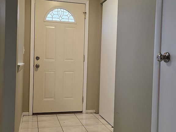 3rd image of 4908 Silver Oaks Vlg