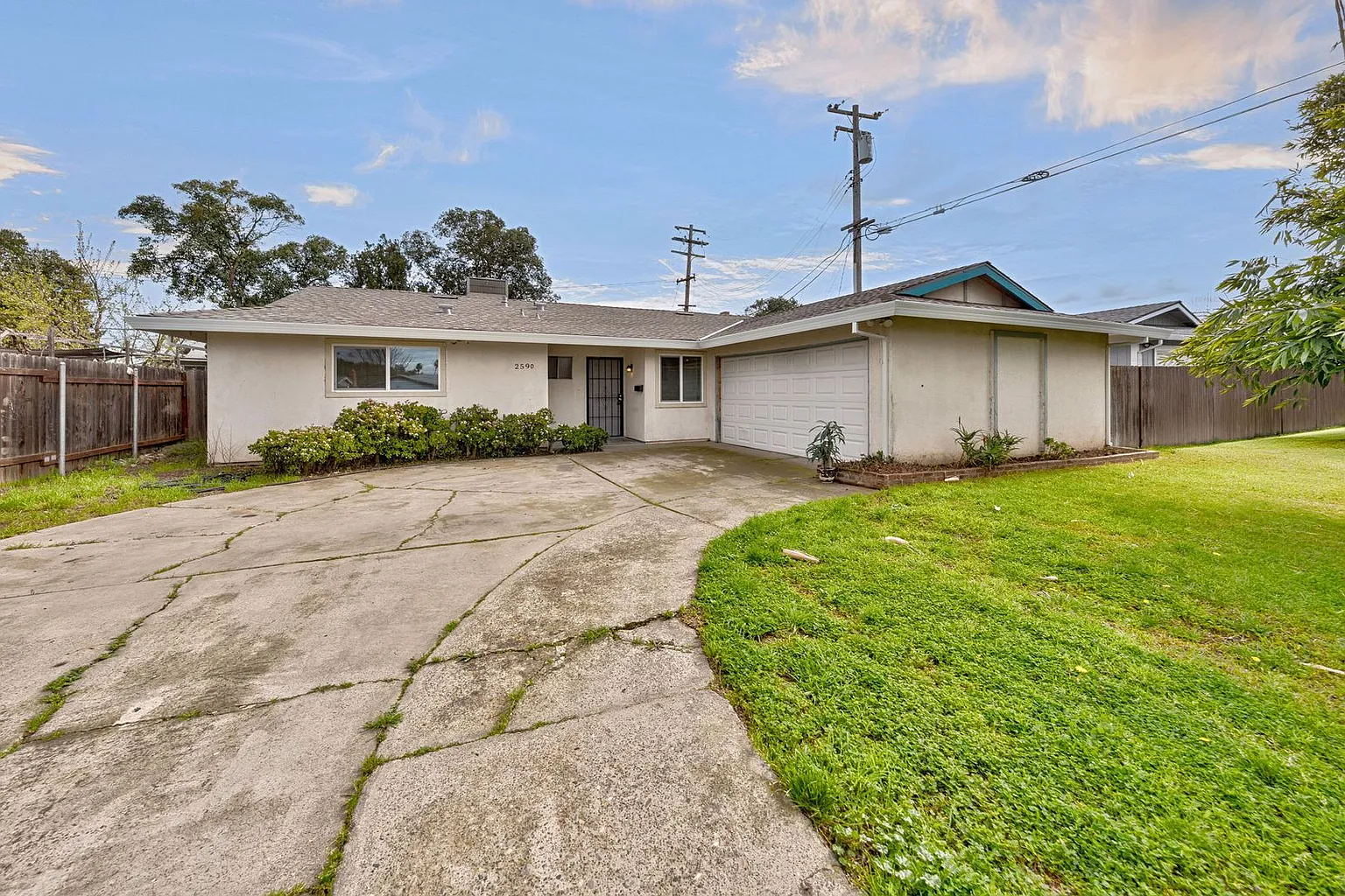 2590 Cheryl Way photo 1