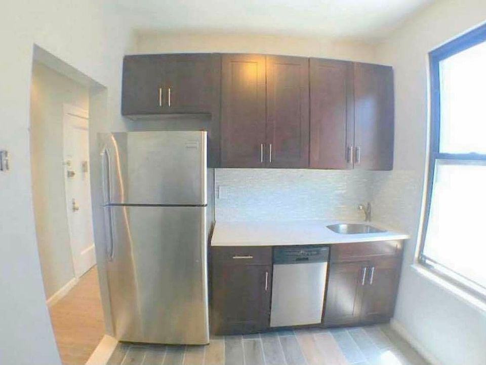 1st image of 501 W 214th St APT 32