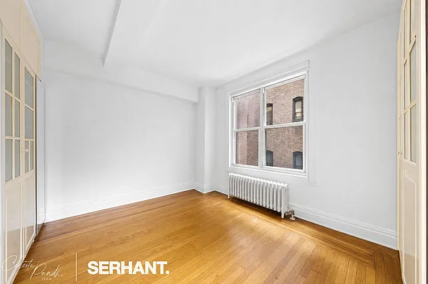 Bedroom, photo 1