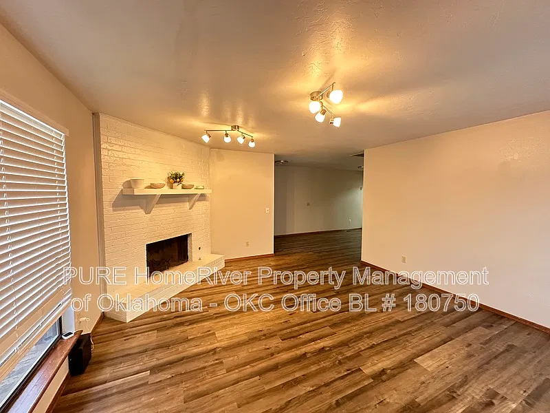 2 bed, 2.0 bath, 1105 sqft, $1,295 — Photo 3