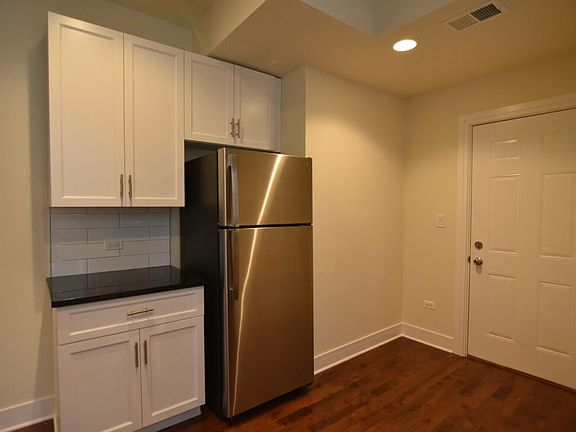 3rd image of 1145 W Lunt Ave #6973-3