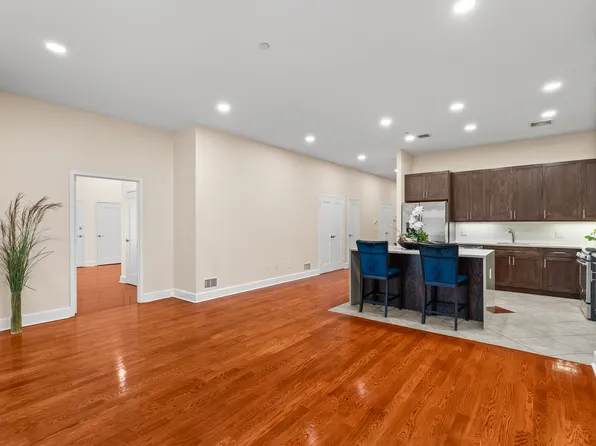 90 Bay Street Landing image 19 of 49