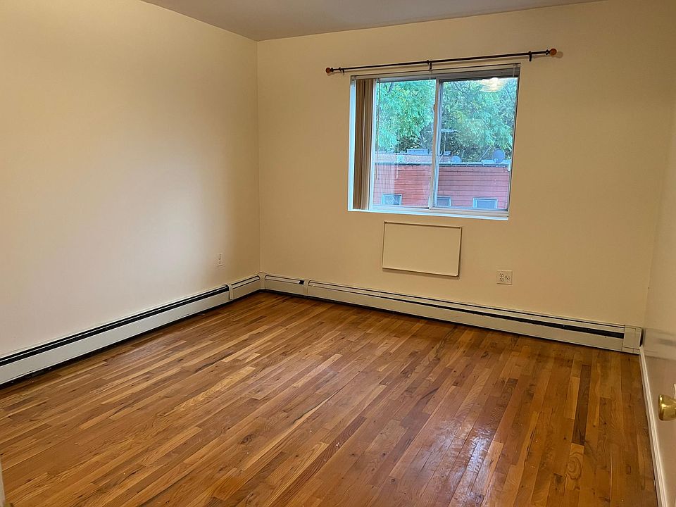 Large 3 Bedrooms.