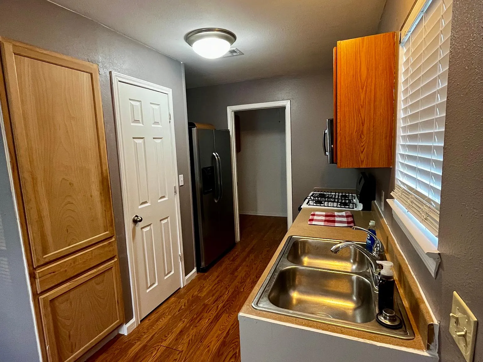 927 Mainer Ln — Photo 4