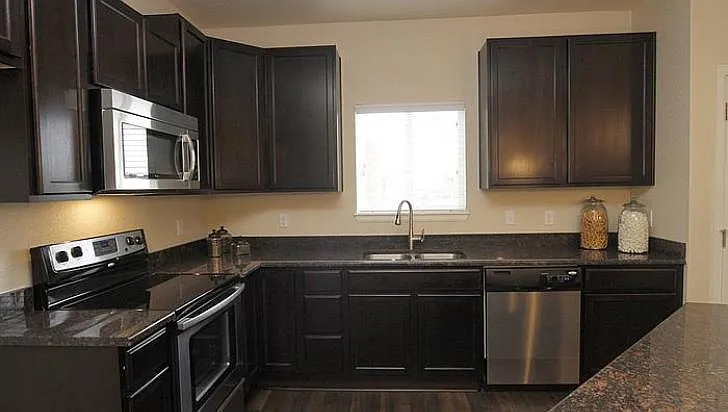 2 bed, 1010 sqft, $1,995 — Photo 3