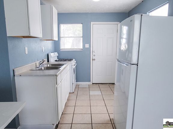 4th image of 735 W Avenue B