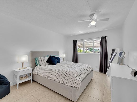 5th image of 300 Golden Isles Drive #206