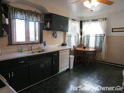 Diswasher and stove included