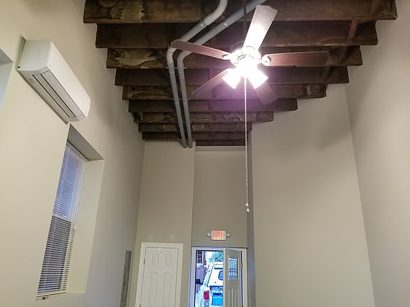 5th image of 238 E Madison St #2