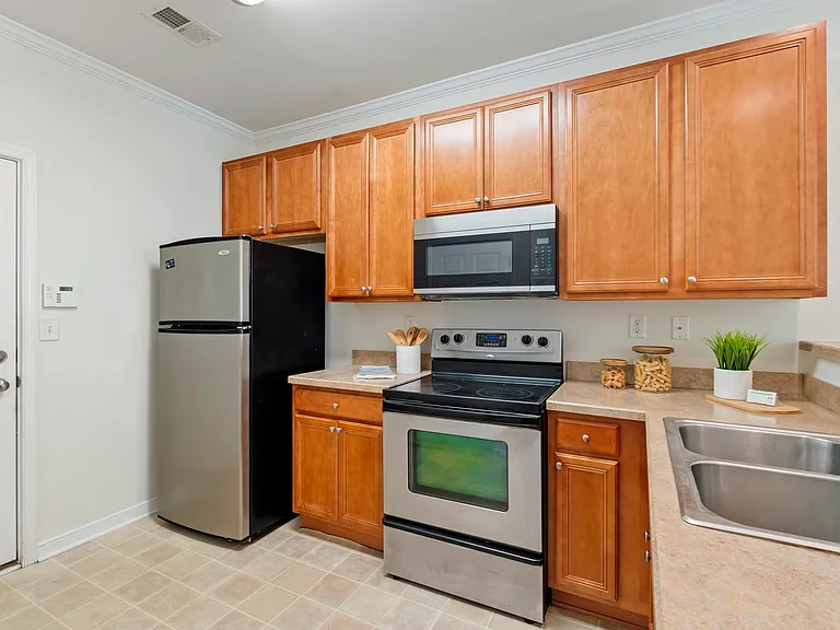 650 Claire Ln — Photo 15