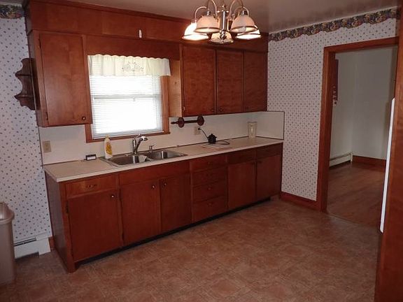 4th image of 215 Howard Dr