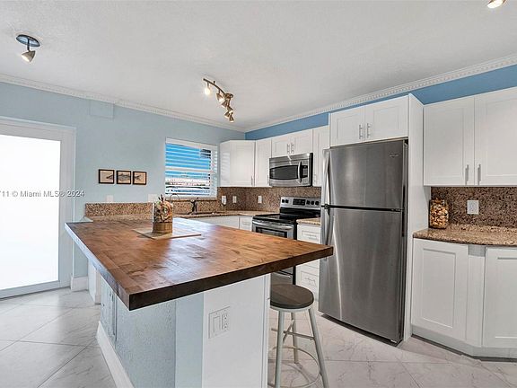 2nd image of 1501 SE 15th Ct APT 102