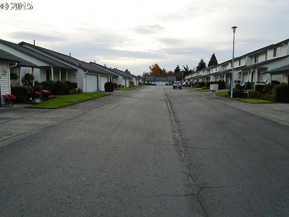 4th image of 7404 NE 44th Way