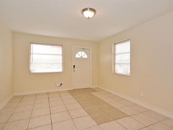5th image of 721 NE 56th Ct