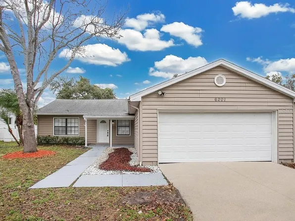 6201 Cedarbrook Dr N, Pinellas Park, FL 33782