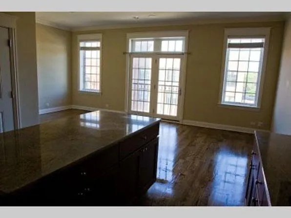 2730 N Lincoln Ave APT 3, Chicago, IL 60614