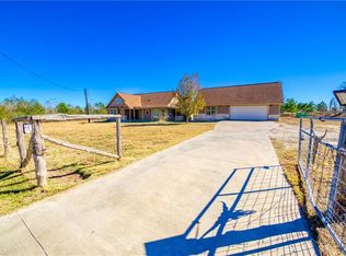 121 Tonkawa Dr, Paige, TX 78659