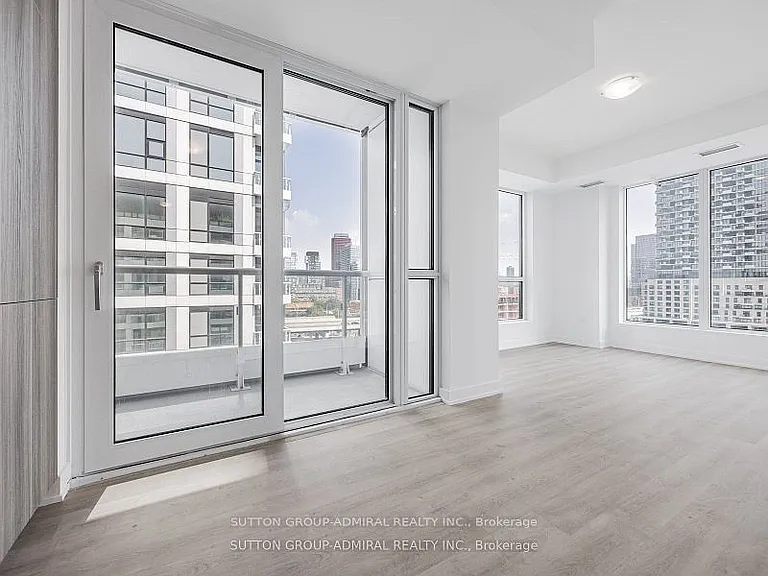 15 Richardson St #1017 — Photo 17