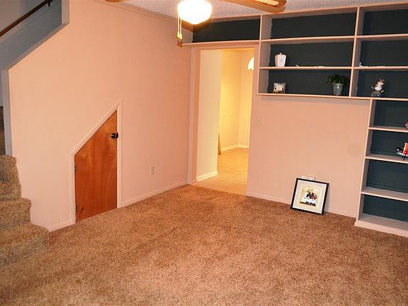 3rd image of 238 Candlebrook Dr