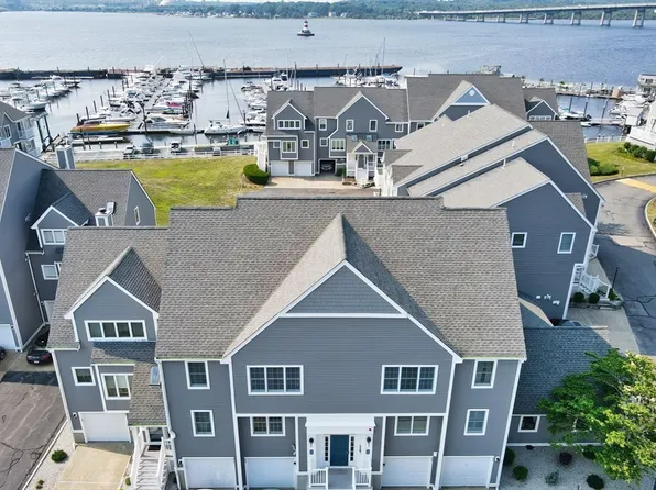 700 Shore Dr #9-907, Fall River, MA 02721