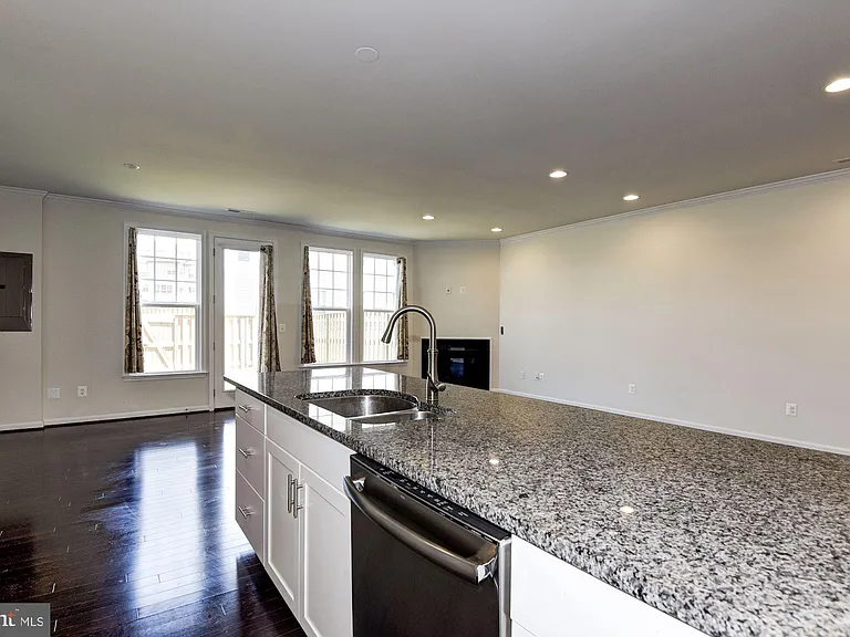 42524 Benfold Sq — Photo 14
