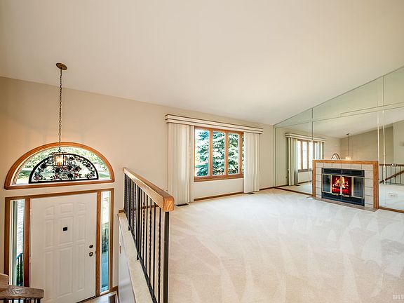 3rd image of 9255 Drummond Dr