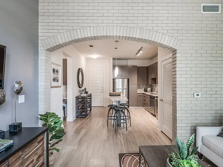 5880 Inwood Dr — Photo 5