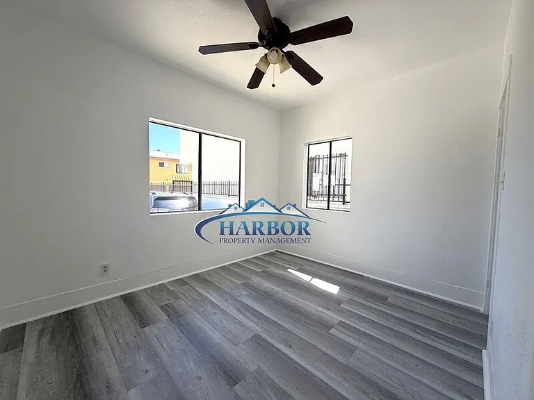 645 W 15th St — Photo 11