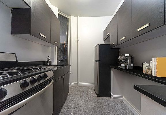 4th image of 210 E 38th St APT 1C