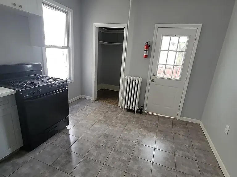 36 Dehart Pl #5D — Photo 2
