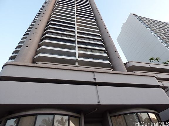 3rd image of 1910 Ala Moana Blvd APT 37D