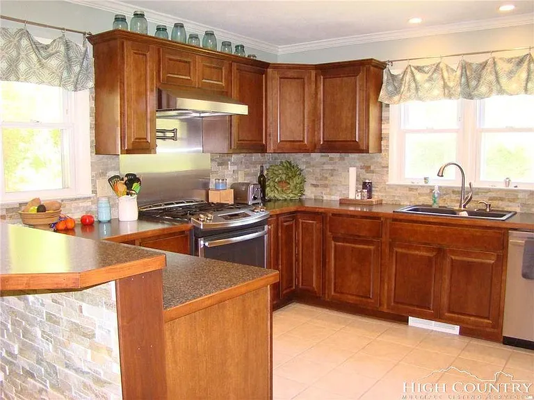 120 Snow Hill Dr — Photo 6