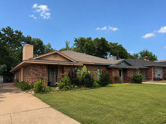 4th image of 2327 Summer Place Dr
