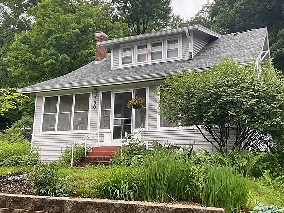 3rd image of 590 N Stewart St