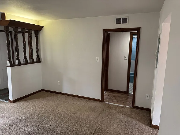 120 S Russell St — Photo 6