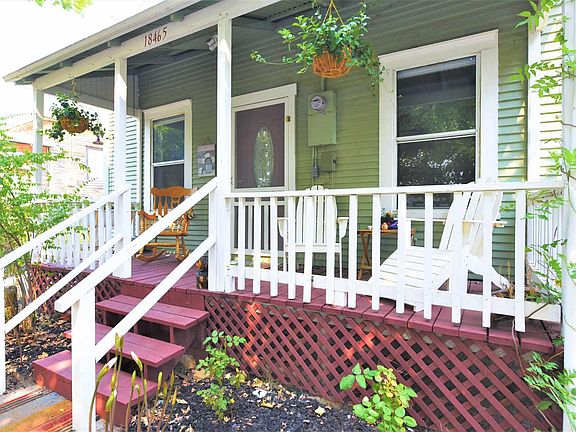 3rd image of 18465 Oak St