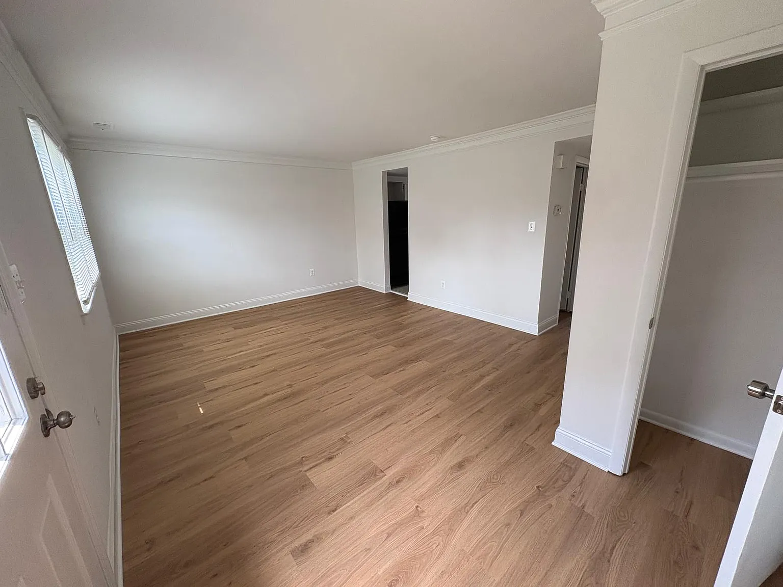 3 bed, 2.5 bath, 1320 sqft, $2,400 — Photo 2