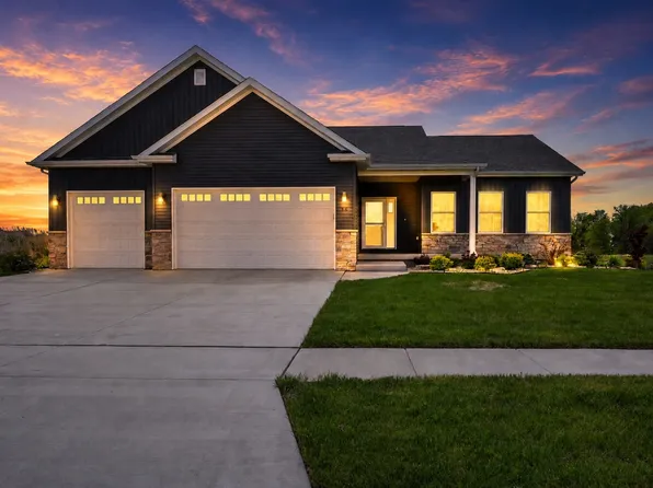 14 Viola Dr, Leclaire, IA 52753