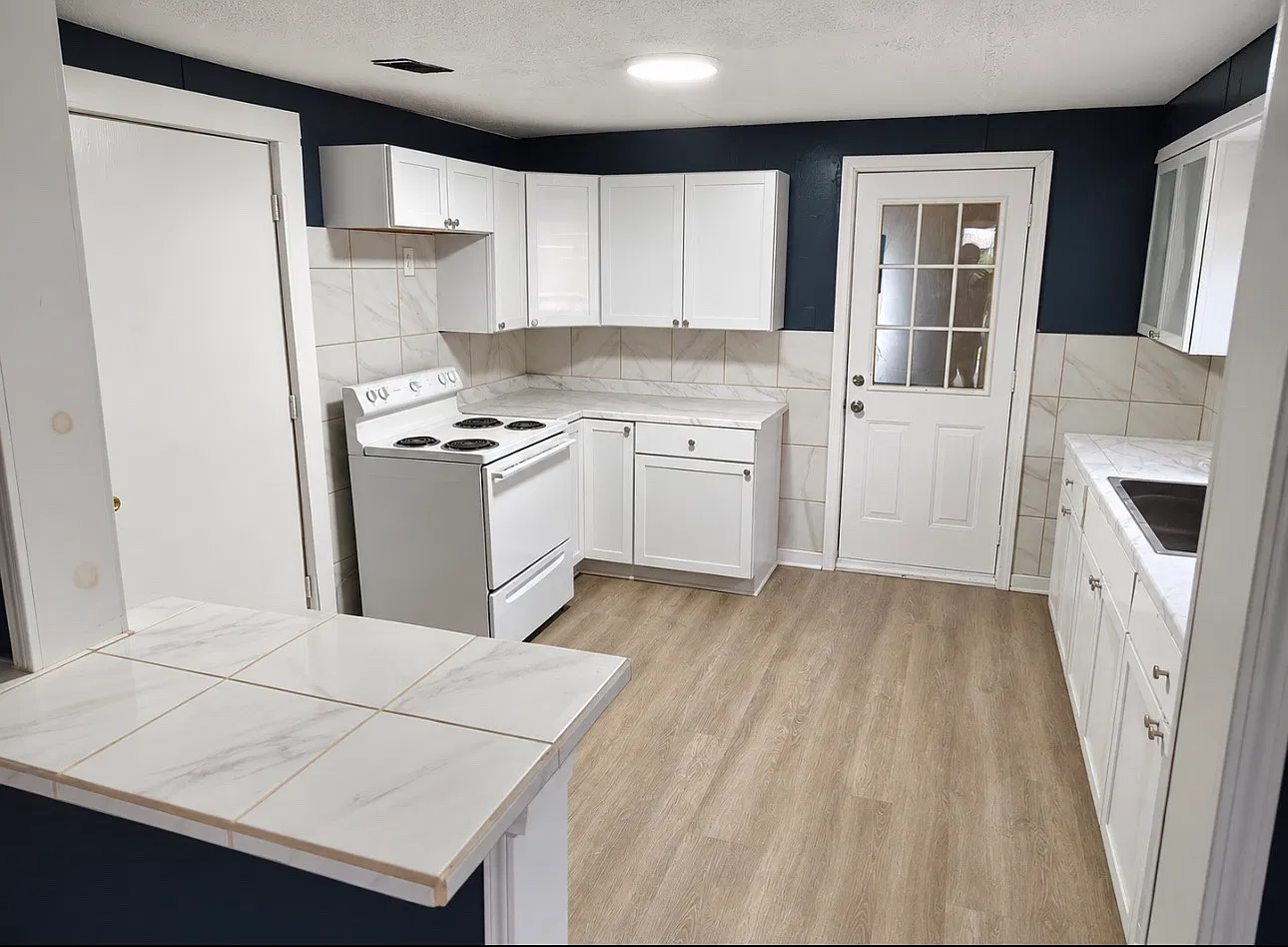 2 bed, 1000 sqft, $1,300 — Photo 4