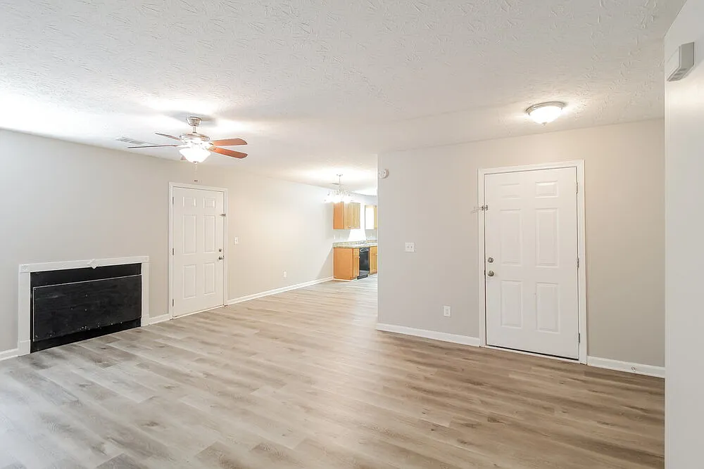 3 bed, 2.0 bath, 1365 sqft, $1,745 — Photo 3