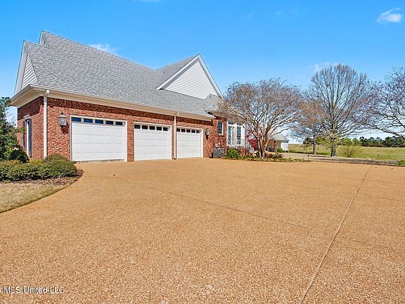 5th image of 398 Crawford Rd