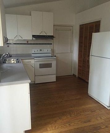 3rd image of 3354 Blasser Dr