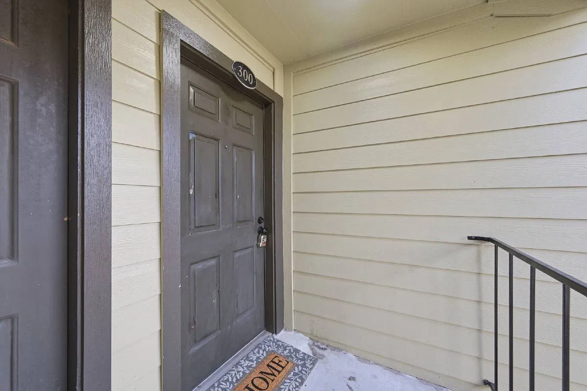 18800 Egret Bay Blvd #300 in Houston, TX 77058 — Photo 2