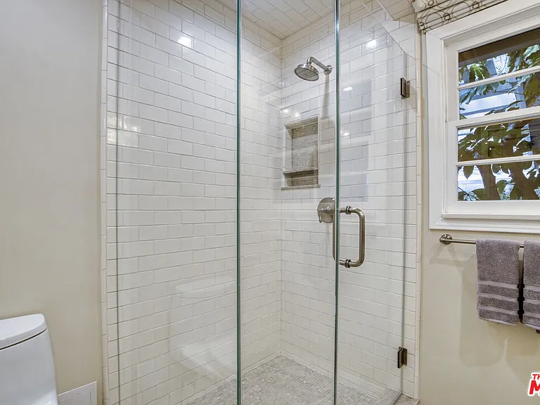 3690 Crownridge Dr — Photo 33