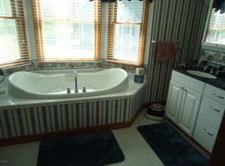 1436 Prairie Clover Dr, Jonesville, MI 49250