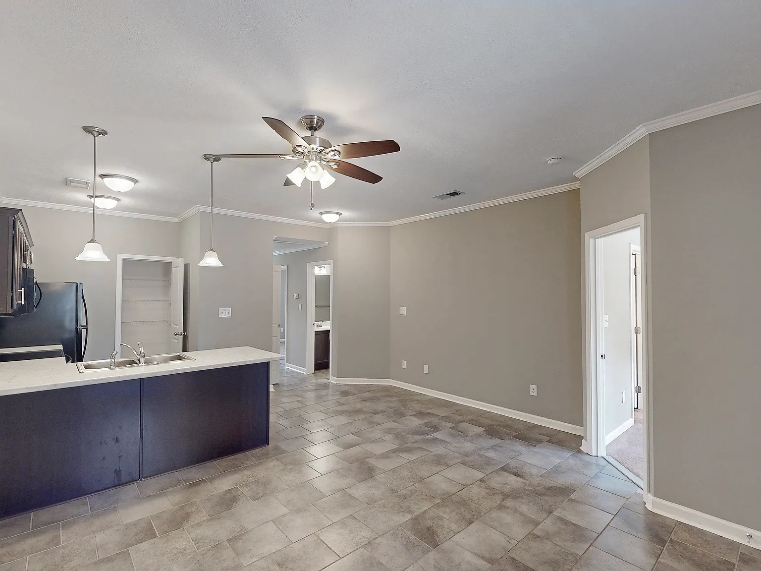 3 bed, 1100 sqft, $1,495 — Photo 2