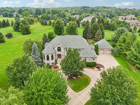 6394 Manor Glen Dr, Medina, OH 44256