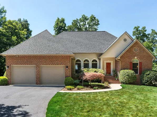 52 Hickory Woods Dr, Fishersville, VA 22939